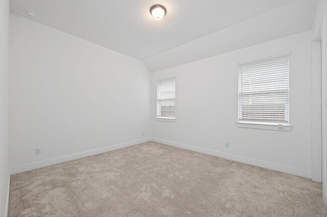 Building Photo - 18338 Tiger Flowers Dr