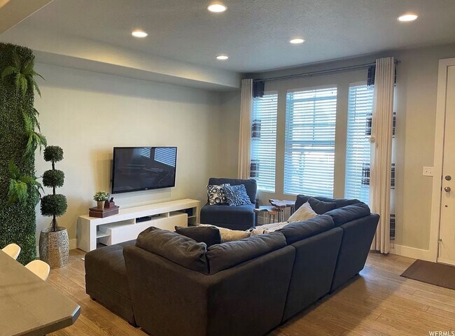 Building Photo - Cicino Homes - West Point