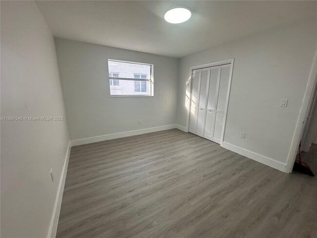 Building Photo - 6910 Bay Dr