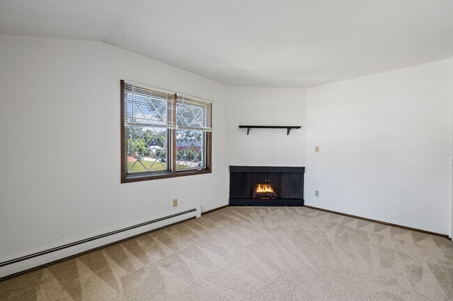 Building Photo - Upper 2 Bedroom 1.5 Bathroom Apartment is ...