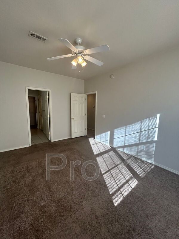 Building Photo - 3005 SW Amberwood Ave