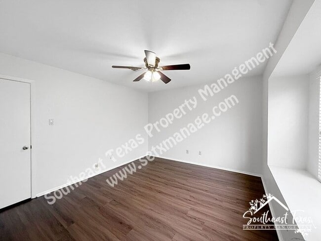 Building Photo - 1099 Sunmeadow Dr