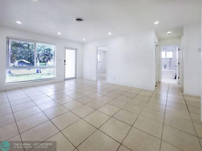 Building Photo - 928 Orange Isle