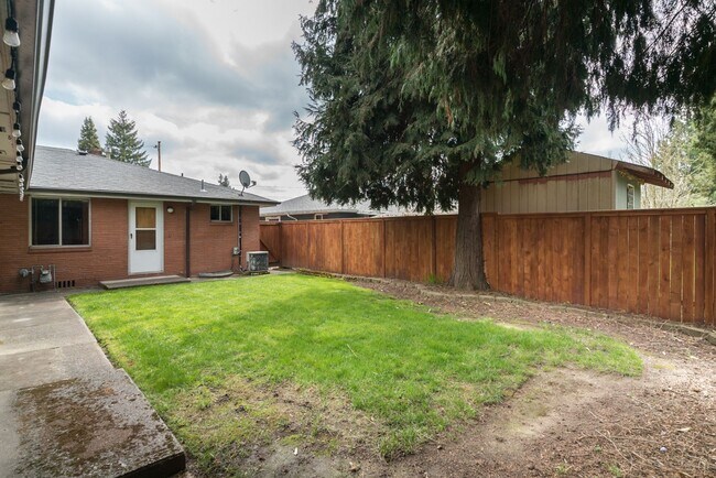 Building Photo - SE Walnut (Hillsboro)