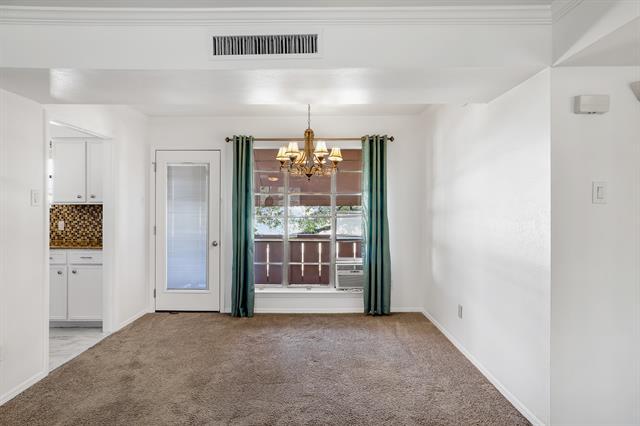 Building Photo - 10580 High Hollows Dr