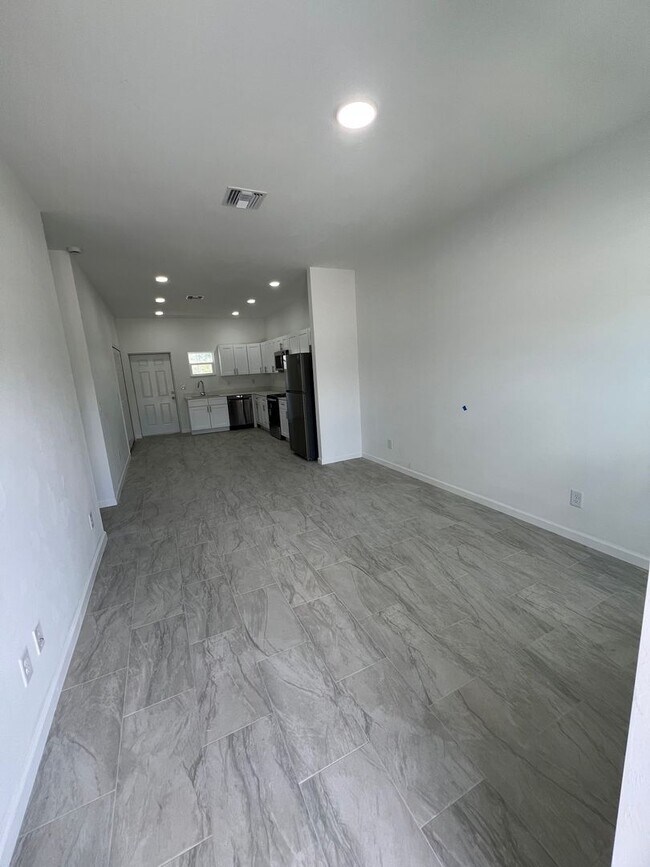 Building Photo - Brand-New Cozy 2BR/2BA Home- Prime Lake Placid Location