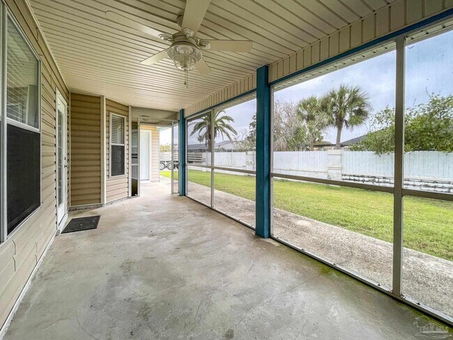 Building Photo - 512 Carson Dr