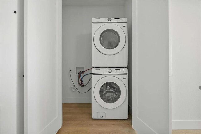 Building Photo - 1701 Simond Ave Ave