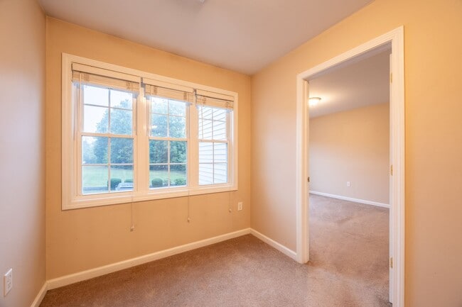 Building Photo - Modern 2 Bedroom Condo with Ensuite Baths ...