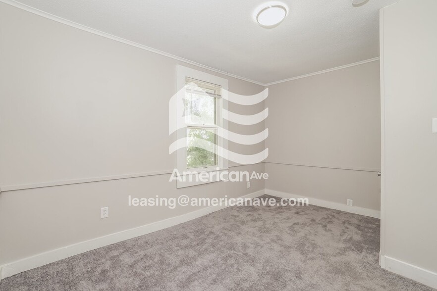 Building Photo - 210 E Maywood Ave
