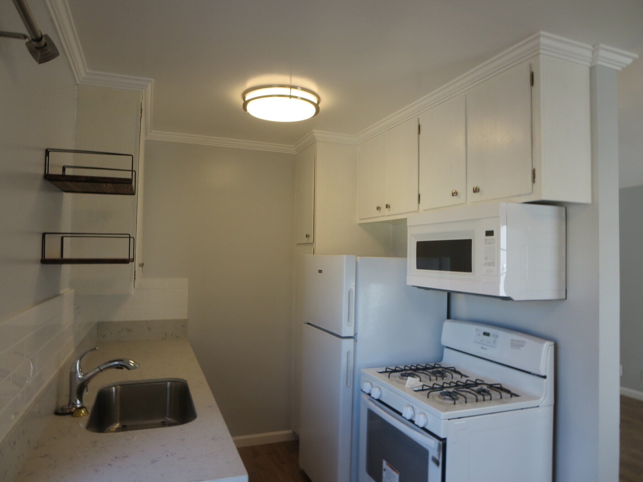 Building Photo - 1357 Edgecliffe Dr