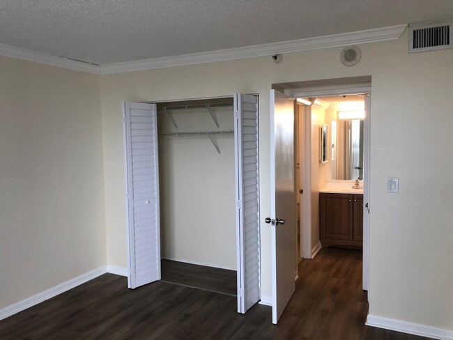 Building Photo - 20505 E Country Club Dr