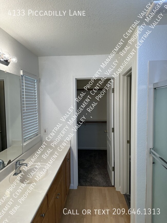 Building Photo - Turlock 3 Bedroom 2 Bathroom Home near Sta...