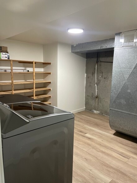 Building Photo - 345 Center St W