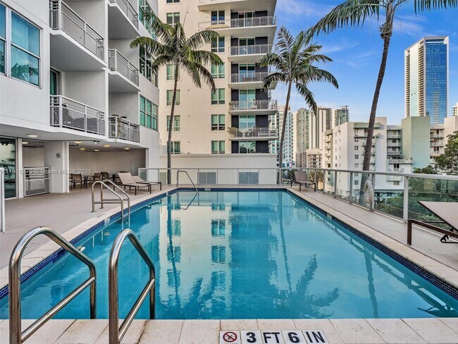 Building Photo - 2200 NE 4th Ave