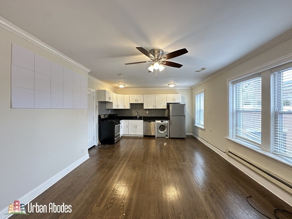 Building Photo - 2133 N Dayton St