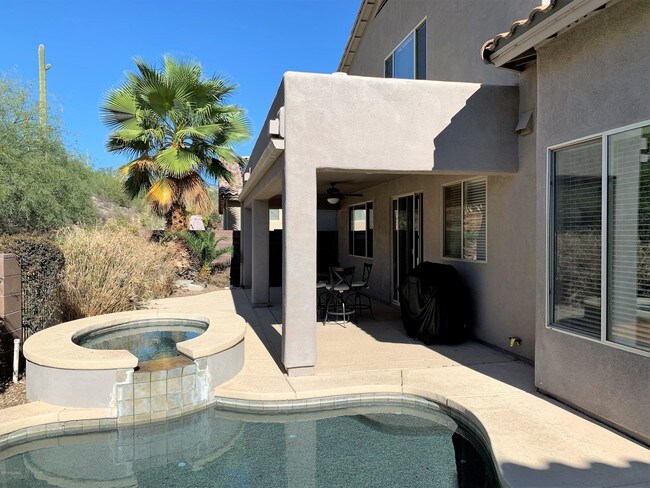 Building Photo - 4365 N Sunset Cliff Dr