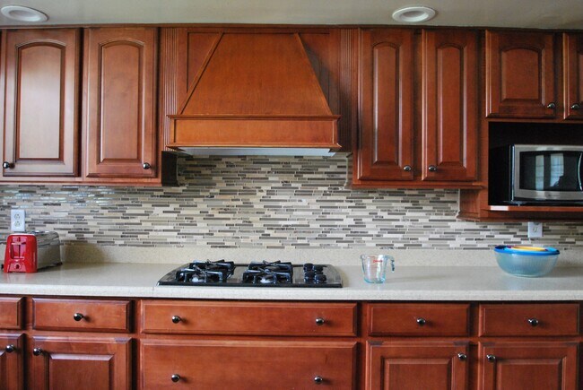 Building Photo - 13 Tanglewood Dr