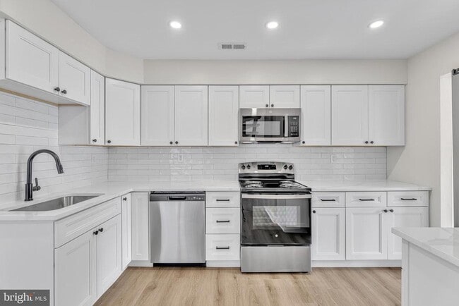 Building Photo - 1228 Chanticleer