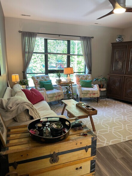 Living Room - 6240 Ballard Ave