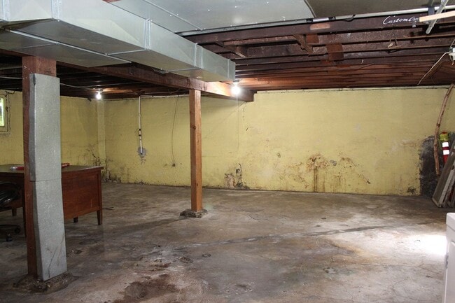 Building Photo - 2257 SE 43rd Ave