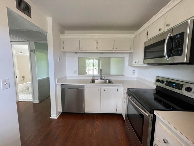 Building Photo - 7149 Golf Colony Ct