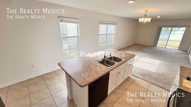 Building Photo - 522 Armoyan Wy