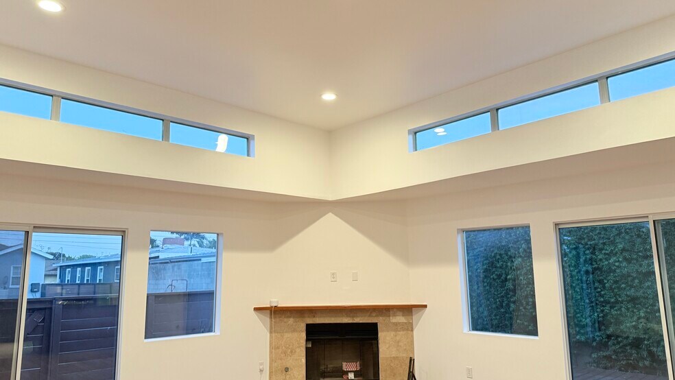 Building Photo - 11141 Greenlawn Ave