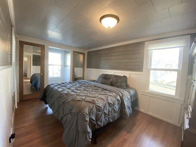 Building Photo - 2 bedroom 1 bath home