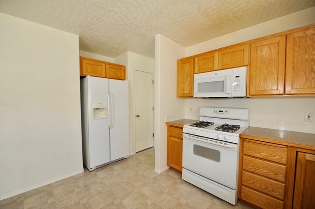 Building Photo - Broadmoore Community, 4 bed 2.5 bath