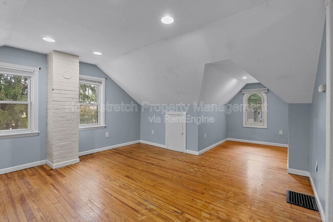 Building Photo - 3215 St Catherine St