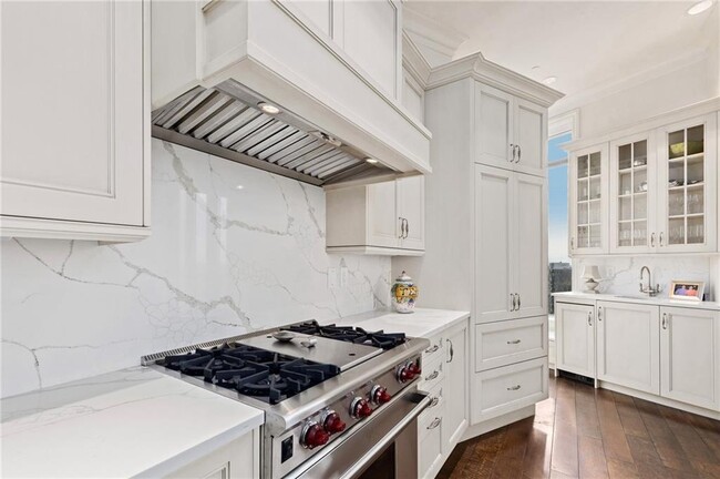 Building Photo - 3376 Peachtree Rd NE