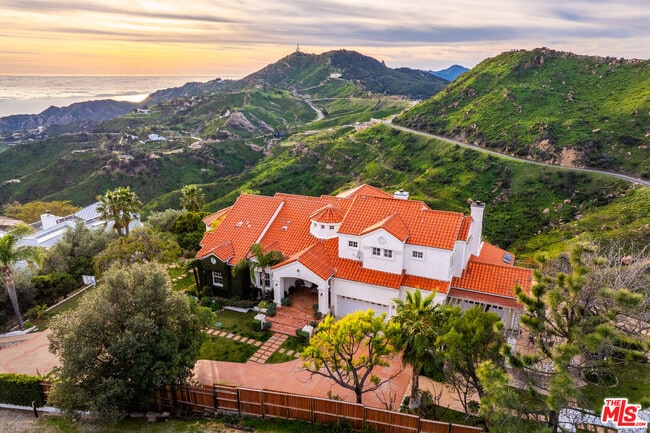 Building Photo - 501 Sadie Rd