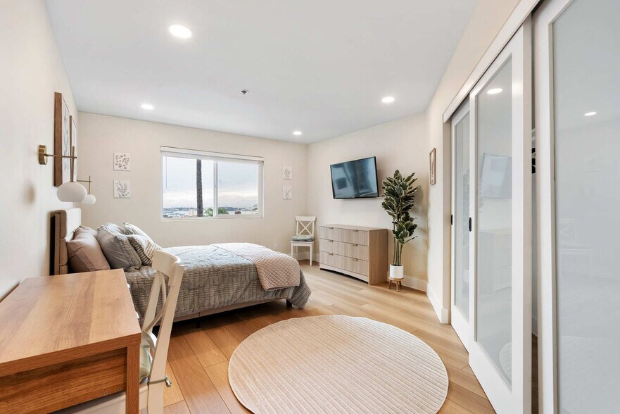 Building Photo - 2414 Front St