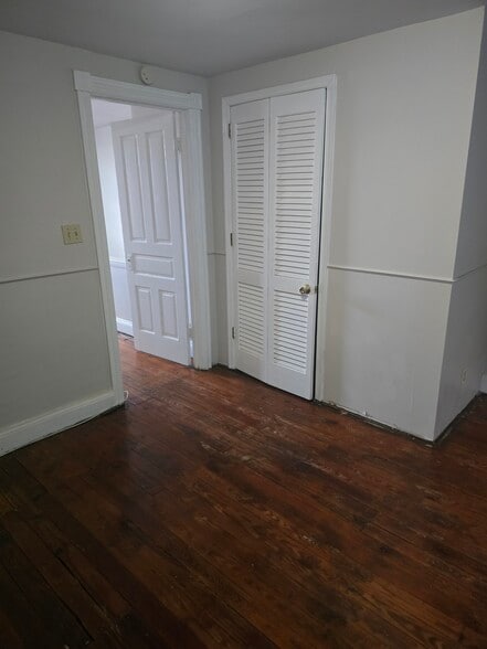 Building Photo - 521 W Greenleaf St