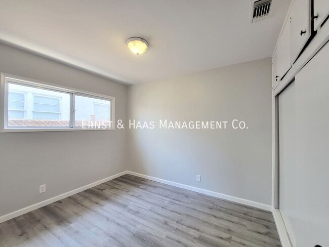 Building Photo - 3527 Pine Ave