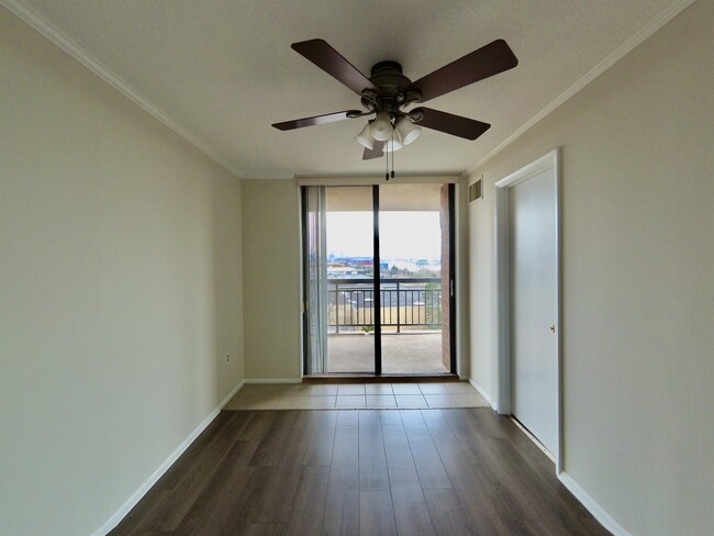 Building Photo - 509 Harmon Cove Tower