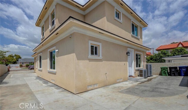 Building Photo - 3358 Angelus Ave