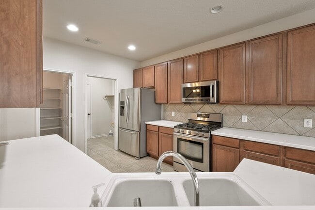 Building Photo - 2107 Auburn Vale St