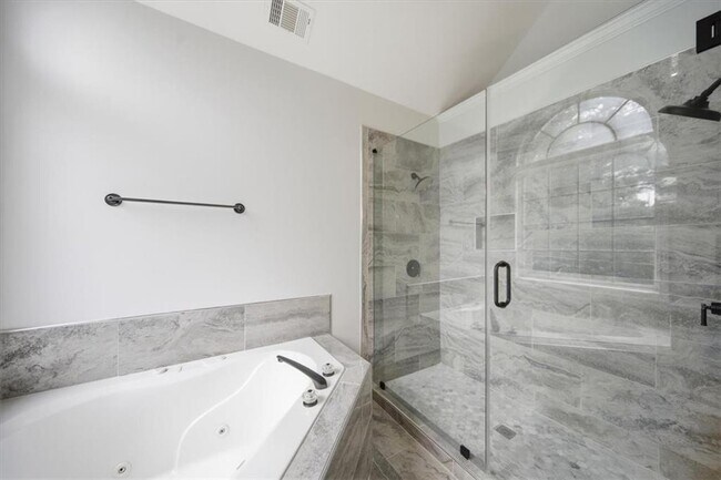 Building Photo - 2000 Millstone Dr SW