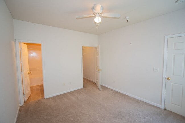 Building Photo - 2 Bedroom Suites Condo Near UNR