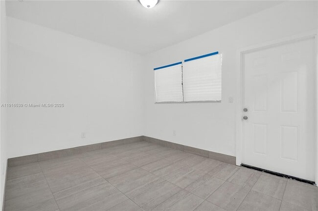 Building Photo - 13390 NE 6th Ave