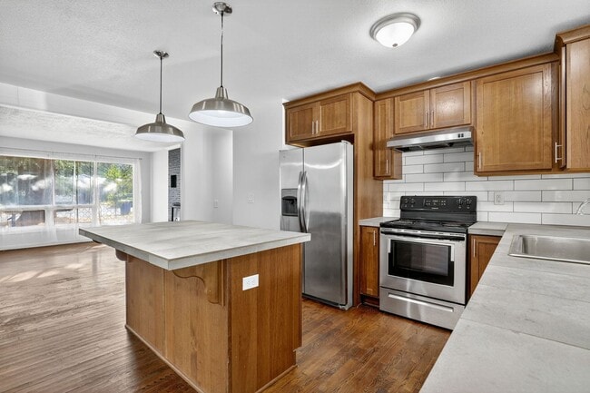 Building Photo - 4 bedroom: Single Level SE Portland Home