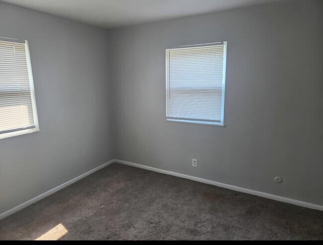 Building Photo - 628 Wooddale Terrace