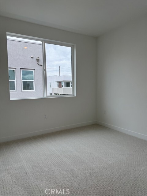 Building Photo - 677 S Lyon St