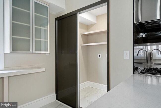 Building Photo - 415 City Ave