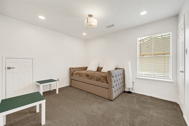 Building Photo - 8307 Summer Reef Dr