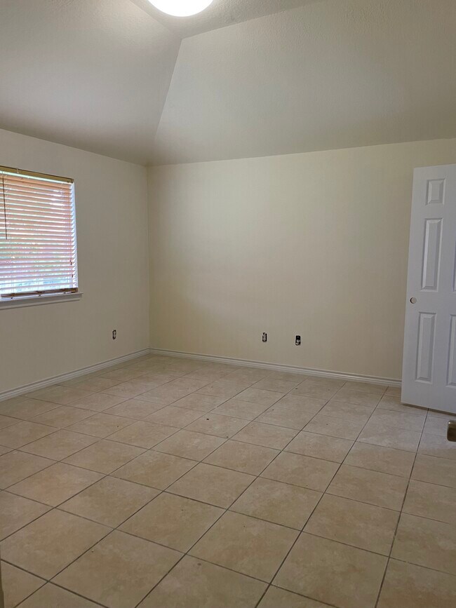 Building Photo - 17235 Glenpatti Dr