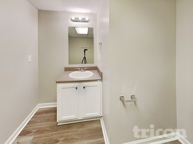 Building Photo - 132 Diamond Ct