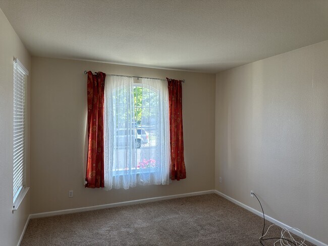 Building Photo - 274 Finchwood Dr